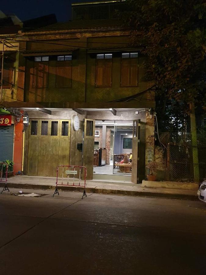 Baan Wualamphong บ้านวัวลำพอง Bangkok Bagian luar foto