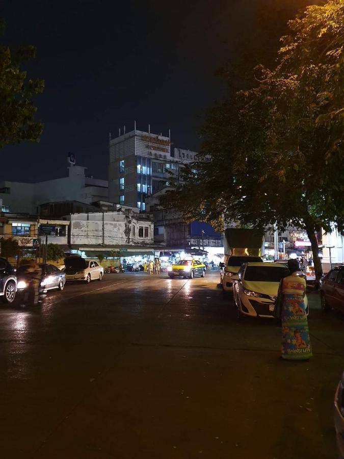 Baan Wualamphong บ้านวัวลำพอง Bangkok Bagian luar foto