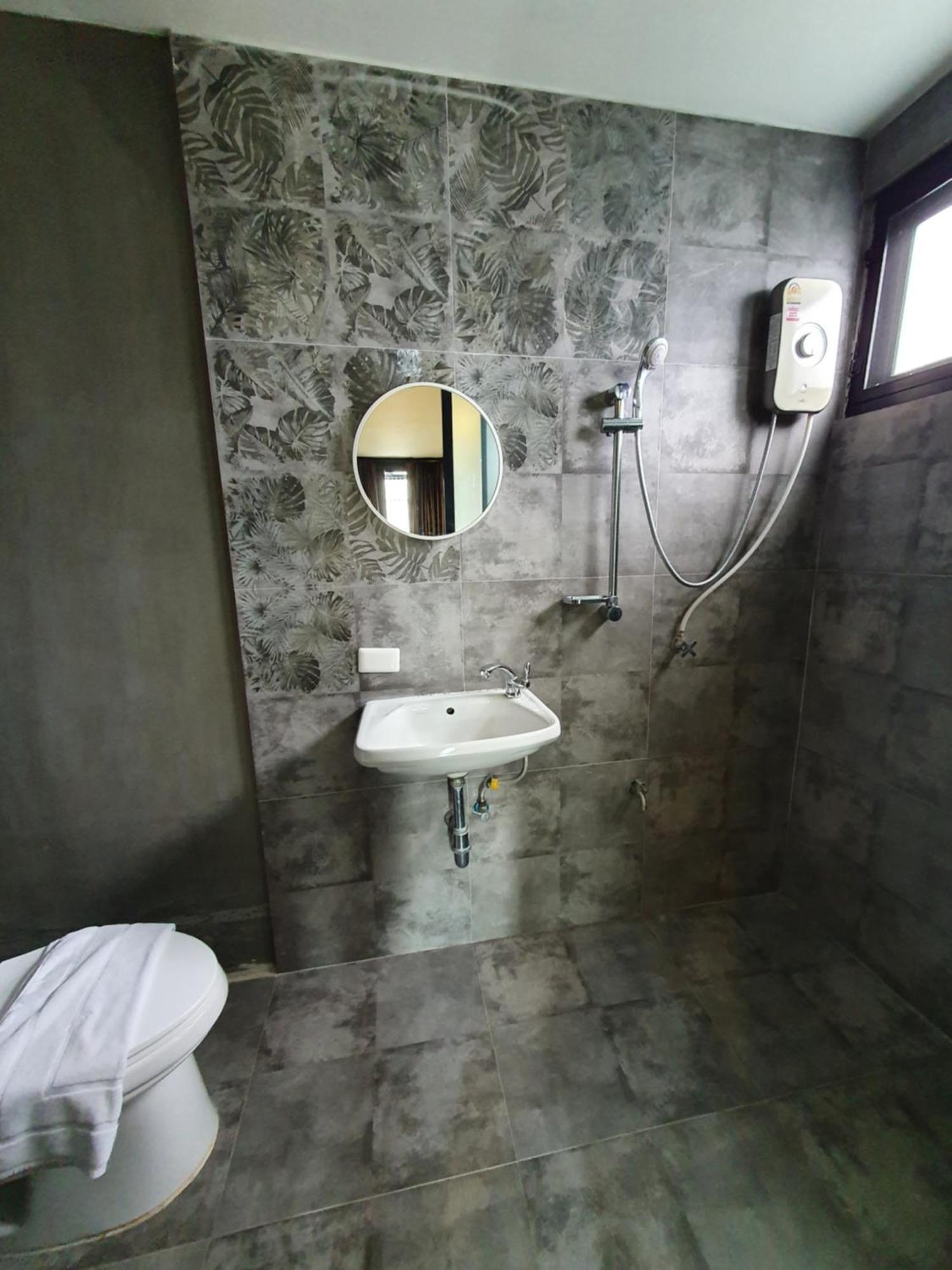 Baan Wualamphong บ้านวัวลำพอง Bangkok Bagian luar foto